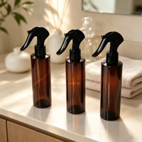 Bouteilles cosmétiques en PET ambré à épaulement plat avec pulvérisateur à gâchette et buse de pulvérisation fine