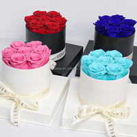 Roses stabilisées éternelles personnalisées avec logo dans une boîte ronde, carrée ou en forme de cœur pour un cadeau de fête des mères