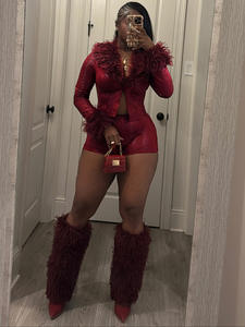 C2016 <span class=keywords><strong>Set</strong></span> Due Pezzi <span class=keywords><strong>da</strong></span> Donna Elegante con Cardigan in Tessuto Effetto Pelliccia e Pantaloncini in Pelle Elastica - Product Image 4