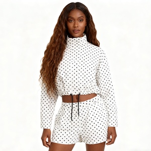 Conjunto de 2 Piezas de Moda para Mujer, Estilo Casual, Cuello Alto, Manga Larga y Pantalones Cortos con Estampado de Lunares, Novedad de Otoño - Product Image 1