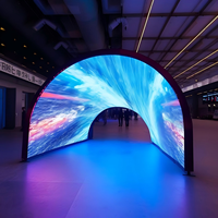 Panneau d'affichage LED flexible P1.2 P1.5 P1.8 P2 P2.5, module LED souple d'intérieur, mur vidéo incurvé pour la publicité créative en magasin et la mise en valeur des marques dans les centres commerciaux