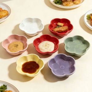 Plats à Sauce Soja en Céramique Style Crème au Design Minimaliste, Mini Plats à Dessert et Fruits, Plats à Assaisonnement pour Restaurant Hot Pot - Product Image 1
