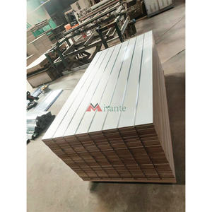 Étagères murales à lamelles de taille personnalisée pour le magasin de détail Panneaux de fibres Panneaux muraux à lamelles en bois E0/E1 Papier mélamine MDF pour supermarché - Product Image 4