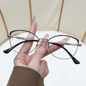กรอบแว่นตาโลหะทรงวงรีเต็มกรอบ น้ำหนักเบา สำหรับทุกเพศ สีทองดำ สไตล์ Pure Vision - Product Image 4