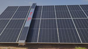 Robot de Limpieza de Paneles Solares Automático Multifit MR-G2 de 990 mm, Derecho/Izquierdo, Limpieza en Seco/Húmedo, Control Remoto, 270 L/H - Product Image 2