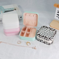Boîte de rangement à bijoux portable mini pour boucles d'oreilles, colliers et bagues, petit modèle PU001, vente en gros