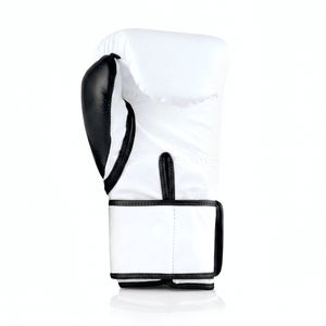 Gants de boxe MMA en cuir véritable sur mesure avec lacets et fermeture auto-agrippante, logo OEM, gants d'entraînement pour le sparring et le kick-boxing - Product Image 6