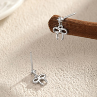 925 Silber Rhodium-Plattierte Blumenförmige Zirkon Klassische Schnallen-Ohrstecker - Geschenk für Festliche Anlässe