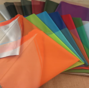 Telo Protettivo in Taffetà di Poliestere Argentato Resistente ai Raggi UV e Impermeabile per Copertura Auto, Tenda <span class=keywords><strong>da</strong></span> Esterno e Protezione Piante <span class=keywords><strong>da</strong></span> Giardino - Product Image 2