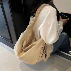 Bolso bandolera de lona personalizado con logotipo, moderno, informal y ecológico - Product Image 4