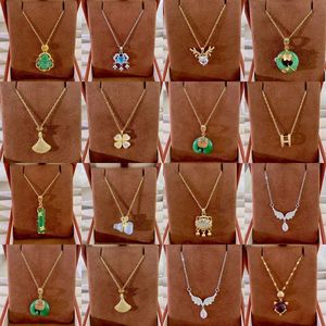 Collier en or 18 carats avec zircon de style coréen, pendentif trèfle à quatre feuilles, bijoux de mode pour femmes, vente en gros, ne ternit pas - Product Image 3