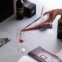 Carafe à vin de luxe artisanale, design triangulaire antique en verre borosilicate, logo personnalisé, forme conique unique, emballage sur mesure