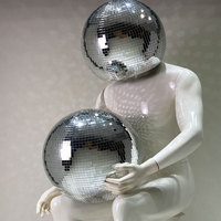 Boule de verre décorative pour performance disco, accessoire de scène réfléchissant la lumière, personnalisable avec logo visible à l'œil