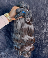 Extensions de cheveux humains vierges non traités, bouclés style ananas, bruts, indiens, birmans, vietnamiens, alignés aux cuticules, en lots