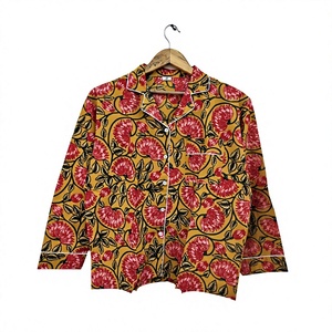 Ensemble de pyjama pour homme à manches longues à imprimé floral, tissu en satin 100% coton, vêtements de nuit décontractés, motif tissé, saison printemps, cadeau pour elle - Product Image 2
