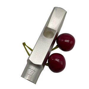 Bocchino per <span class=keywords><strong>sassofono</strong></span> in materiale metallico di diverse <span class=keywords><strong>dimensioni</strong></span> per la riproduzione di <span class=keywords><strong>sassofono</strong></span> - Product Image 1