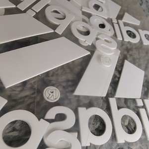 Pegatinas de Vinilo Termotransferible 3D con Logotipo Personalizado para Camisetas - Impresión Termotransferible de Silicona 3D - Product Image 2