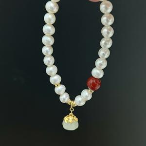 Pulsera de Perlas de Agua Dulce Redondas de Alta Calidad de 6-7 mm, Hilo Elástico con Diseño de Buena Suerte, Impecable y Libre de Núcleos - Product Image 4