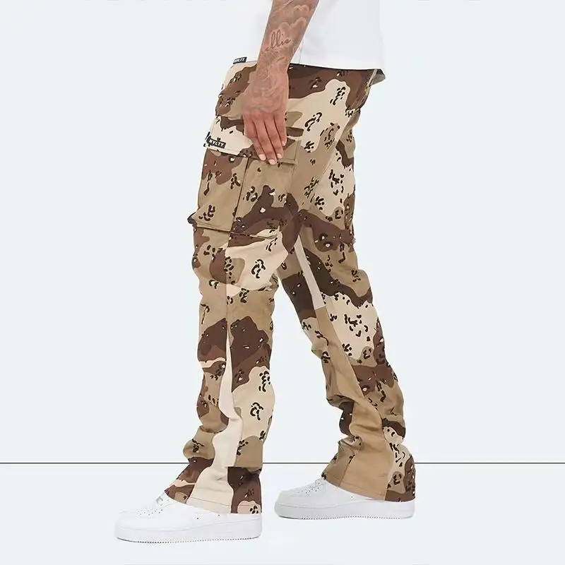 Hochwertige Patchwork Custom Logo Camouflage Twill gestapelt Camo Cargo Flared Pants Men