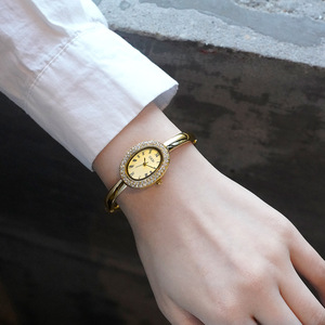 Montre bracelet ovale de luxe pour femme, entièrement sertie de diamants, montre-bracelet à quartz haut de gamme pour femme - Product Image 3