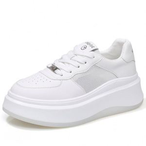 Zapatillas Blancas Retro de Cuero Genuino con Punta Redonda - Primavera/Verano 2025 - Estilo Atlético con Suela Gruesa y Soporte de Arco - Estilo S-Trendy - Product Image 3