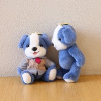 Porte-clés en peluche 3D personnalisé, dessin animé, pour clés de voiture, sacs d'école, cadeaux, mignon, drôle, chien en peluche avec vêtements