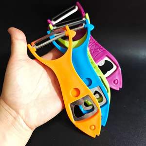 Pelador multifuncional 2 en 1 con forma de pez, abridor de botellas, herramienta pequeña y duradera para cocinas domésticas y pelador de frutas - Product Image 2