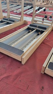Lit <span class=keywords><strong>de</strong></span> Pilates professionnel pour l'alignement du tronc, avec double rail en bois et échelle coulissante bidirectionnelle - Product Image 5