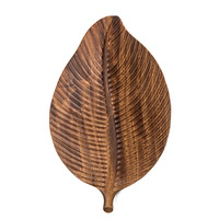 Creatieve ecovriendelijke acaciahouten dienblad met één laag, modern design, uitgesneden bladmotief, voor snacks, fruit en voedsel in de keuken.