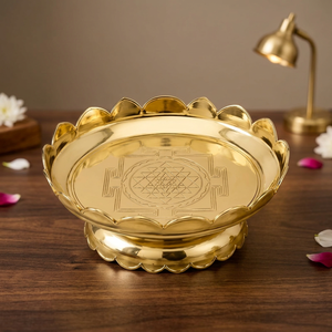 Ensemble de plateaux de Puja en laiton avec support pour Diya, plaque métallique sculptée pour les rituels hindous, plateau de Pooja traditionnel fait à la main - Product Image 5