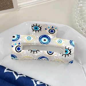 Pinza para el pelo cuadrada de PVC con diseño de tiburón, azul oscuro brillante, tamaño mediano, para un toque de elegancia diaria - Product Image 5