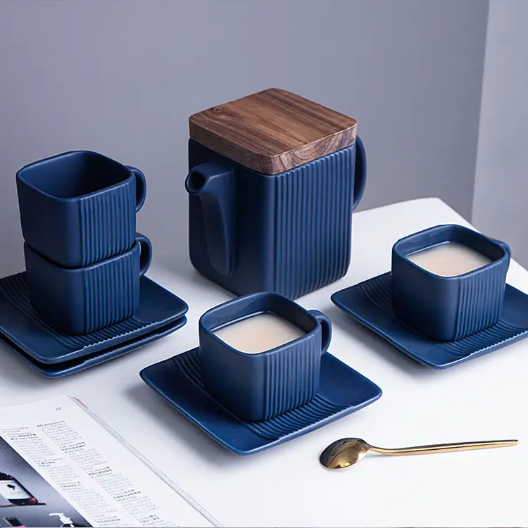 Stile giapponese elegante opaco teiera in porcellana con coperchio di legno su ordinazione blu bianco di caffè di ceramica tazza di tè set