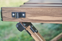 Mesa Plegable de Aluminio para Camping con Acabado en Madera de Nogal, Capacidad de Carga de 30 kg, Mesa Portátil para Picnic al Aire Libre con Bolsa de Transporte Oxford 600D