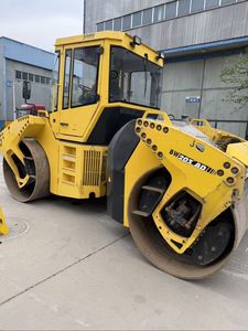 Rouleau compresseur routier d'occasion BOMAG BW203 13 tonnes, compacteur d'asphalte vibrant à double tambour robuste, rouleau vibrant tandem avec tambour à pieds de compaction - Product Image 3