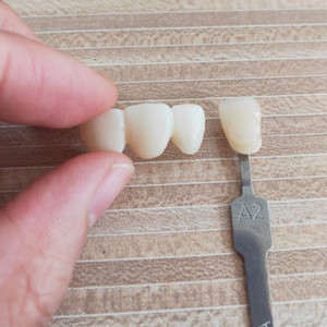 Bloc de zircone céramique dentaire multicouche 98 mm pour fraisage CAD/CAM, restauration de couronnes, bridges et implants antérieurs et postérieurs - Product Image 3