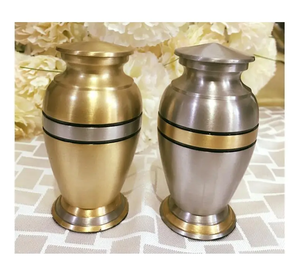 Urne funéraire commémorative européenne de qualité supérieure pour adultes Collection en laiton argenté doré Fournitures funéraires indiennes en bois de style américain - Product Image 1
