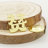 Broche magnétique dorée en métal ajouré sur mesure, motif culture chinoise, avec texte, pour vêtements, vente en gros