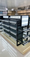 Étagères de présentation pour magasin de cosmétiques sur mesure en gros, unité de rayonnage de vente au détail avec comptoir central