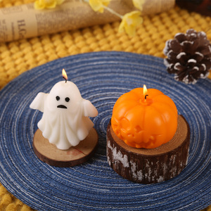 Vela artesanal decorativa con forma de fruta para Halloween, de cera de parafina perfumada, ideal para fiestas y celebraciones. - Product Image 2