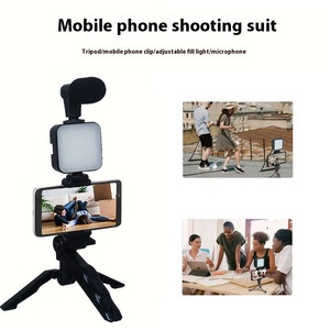 Set Essenziale per Streaming <span class=keywords><strong>Live</strong></span> e Fotografia: Mini Luce di Riempimento con Microfono e Asta Selfie Regolabile, CRI 95, 6500K Luce Bianca Fredda - Product Image 5