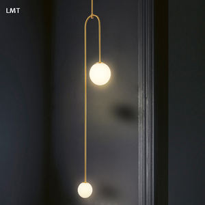 Lampadario a sospensione lungo in metallo con paralume in vetro dorato per interni, ideale per hotel, camera da letto e comodino - Product Image 1