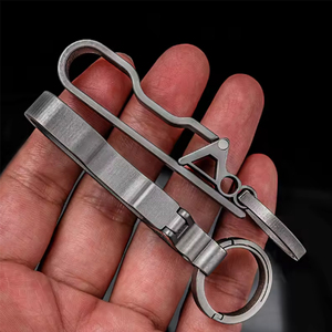 TGZUO Portachiavi Minimalista in Titanio con Moschettone, Lavorazione CNC di Precisione, Portachiavi EDC Aerodinamico, Connettore Portatile per Chiavi Auto - Product Image 4