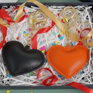 Llavero de Cuero PU Color Caramelo con Forma de Corazón, Colgante de Corazón, Pequeños Accesorios, Regalo para Mejor Amiga, Venta al por Mayor - Product Image 4