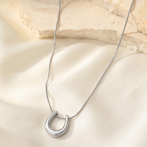 Collier minimaliste en chaîne serpent Argent Bijoux pour hommes Acier inoxydable Pendentif en forme de U 2025 pour femmes Colliers ALN2512542 - Product Image 4