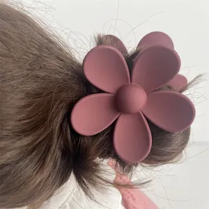 Wholesale Simple Fashion Women Hair Accessories Acetic Acid Acrylic Brown  Beige Color Geometric Hair Claw Clips For Woman
