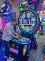 Machine de jeu de récompense à roue de carnaval, à monnayeur, commerciale, avec lumières LED clignotantes et distribution de tickets, pour centres commerciaux et plazas intérieurs