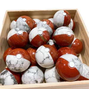 Sculpture en pierre naturelle de jaspe rouge et howlite, figurine Pokémon PokeBall sculptée, sphère Pokémon pour la décoration intérieure - Product Image 3