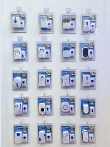 Sonnette sans fil JK longue portée avec 5 niveaux de volume Mode muet Installation facile Carillons de porte clignotants à LED alimentés en CC - Product Image 6