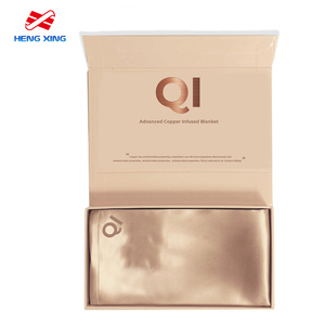 Boîte cadeau magnétique rigide avec estampage à chaud de logo personnalisé, en carton recyclable pour l'emballage de vêtements, de chaussettes, de produits de luxe pour bébé<span class=keywords><strong>s</strong></span> en mousseline - Product Image 2