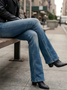 Jeans en denim pour femmes, style streetwear vintage, <span class=keywords><strong>taille</strong></span> <span class=keywords><strong>haute</strong></span>, micro-flare, délavé, déchiré, coupe ajustée, détails usés, OEM ODM - Product Image 3